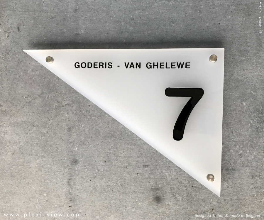 Huisnummer TRI design Huisnummer TRI design