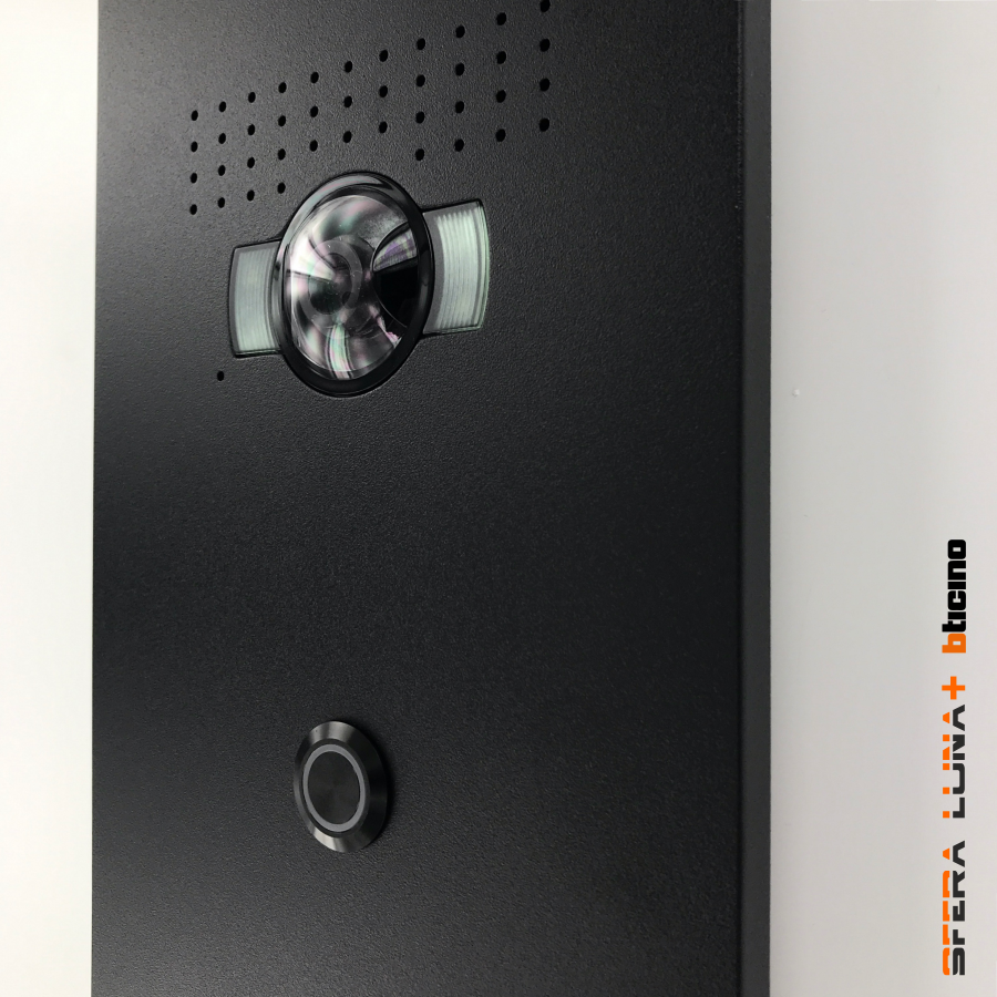 SFERA LUNA+ Lecteur de badges / Interphone vidéo RFID haut de gamme Bticino